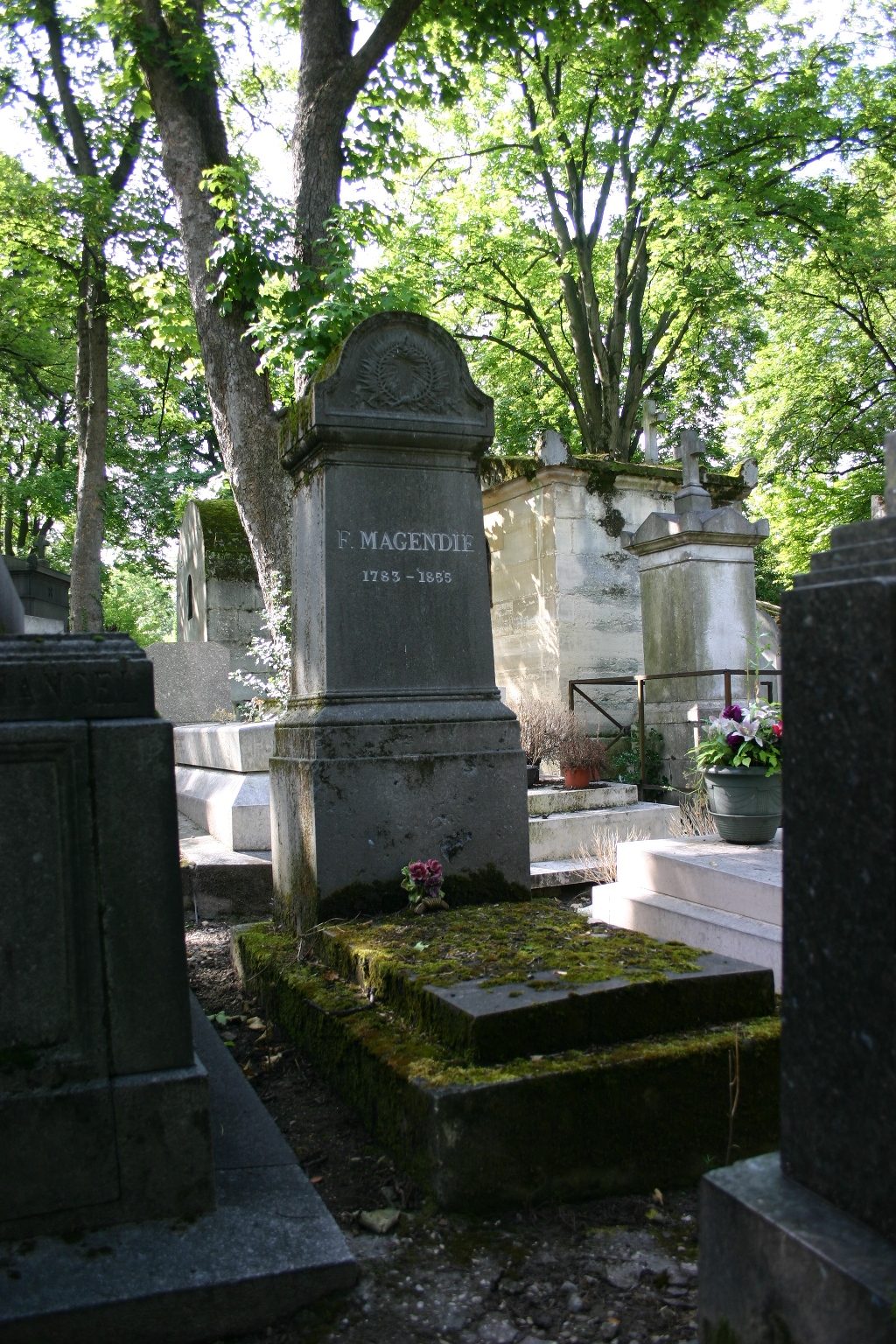 Francois%20Magendie%27s%20tomb%2C%20Pere%20Lachaise%20Cemetery%2C%20Paris%20%282%29.JPG
